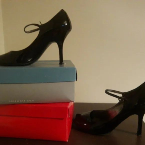 NineWest ‘NW Carlen’ Patent Leather Peep Toe Heels - Picture 5 of 8